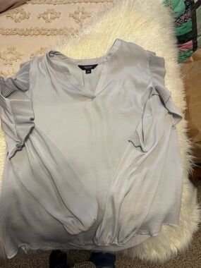 Simply Vera Vera Wang Light Gray V-Neck Ruffle-Sleeve Blouse